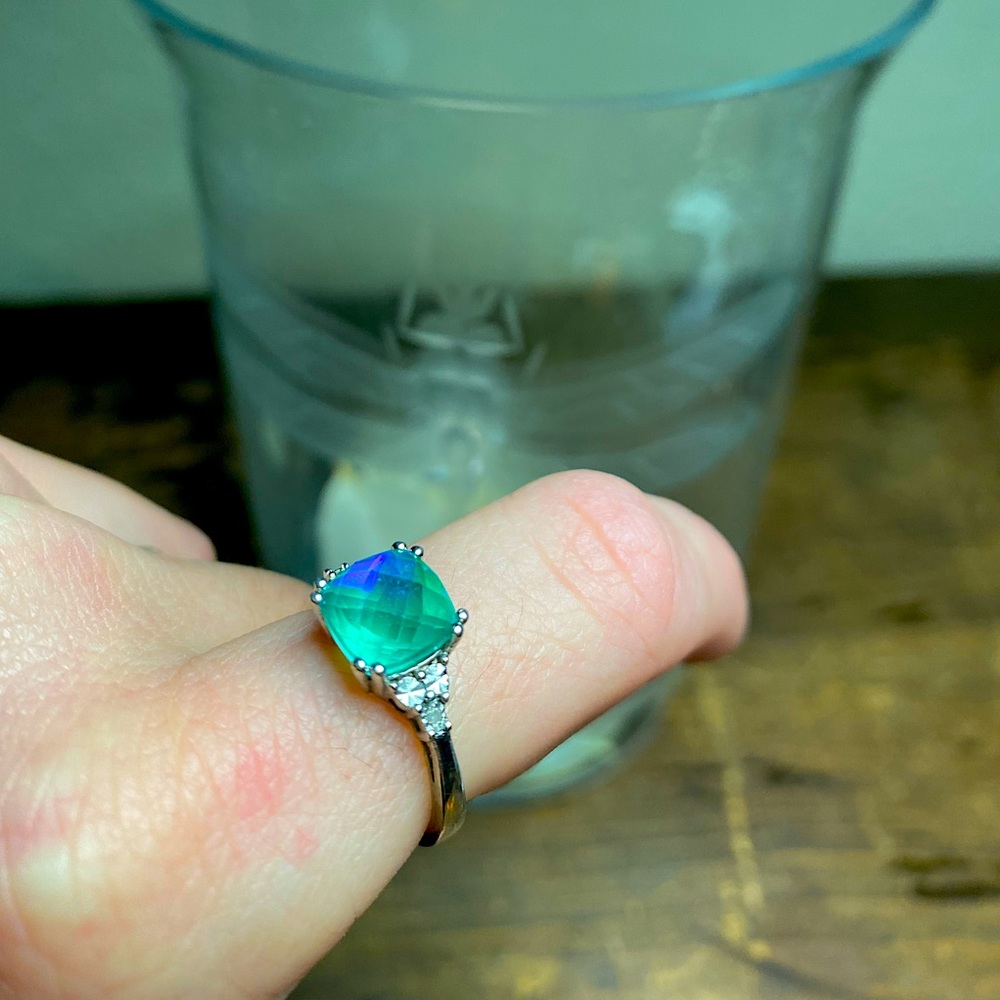 Sterling Silver Radiant Green & White CZ Ring size 7